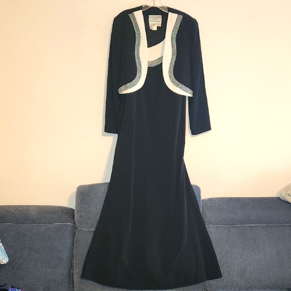 Daymor Couture Black and White Beaded Women's Set Sz 12